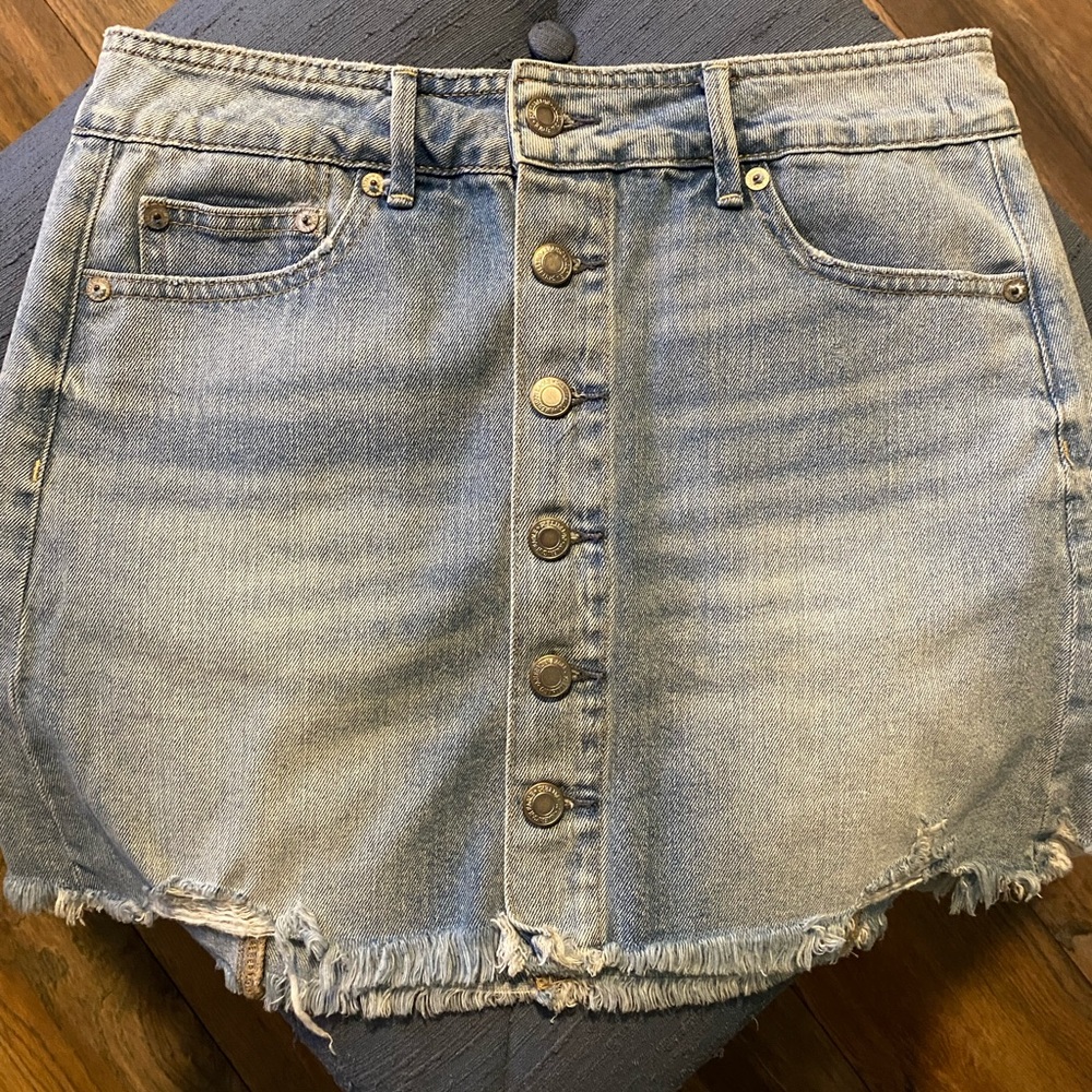 American Eagle button fly denim skirt. Size 4.
